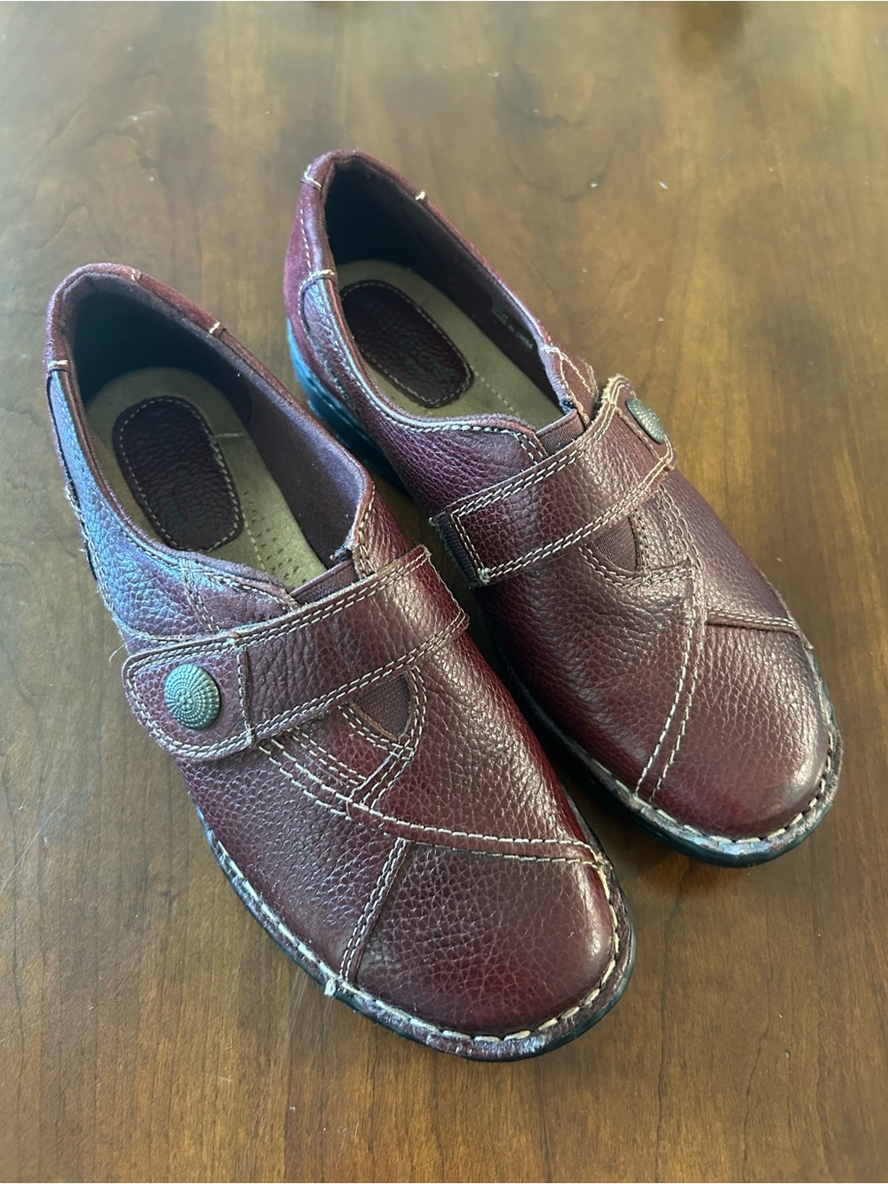 Earth Origins Women's Slip-On Dress Shoes in Burgundy - Picture 1 of 9